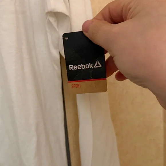 BNWT White Reebok long sleeve shirt - Picture 4 of 4